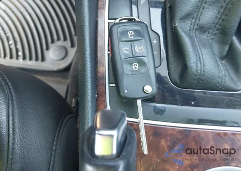 2013 Volkswagen Passat 2.0L Tdi Sel Premium z USA, uszkodzony, nr VIN 1VWCN7A39DC139948